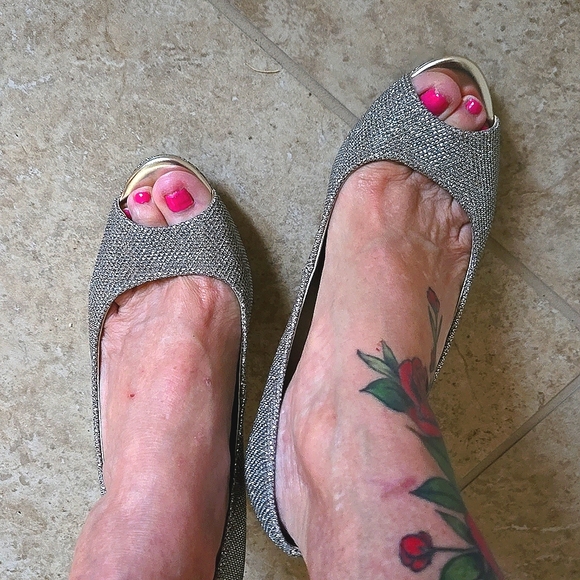 Bandolino Heels 6 1/2  NWOT - Picture 2 of 7